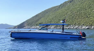 Axopar 37 Miami Blue